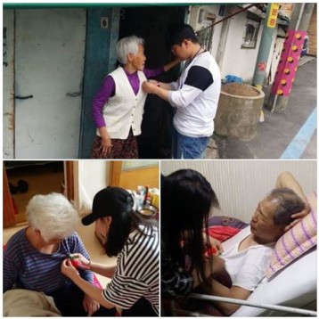 재가장애인 어르신들께 카네이션 달아드리기 이미지