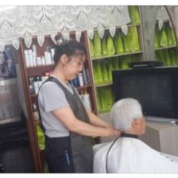 미용실로 찾아가 이미용 진행 이미지